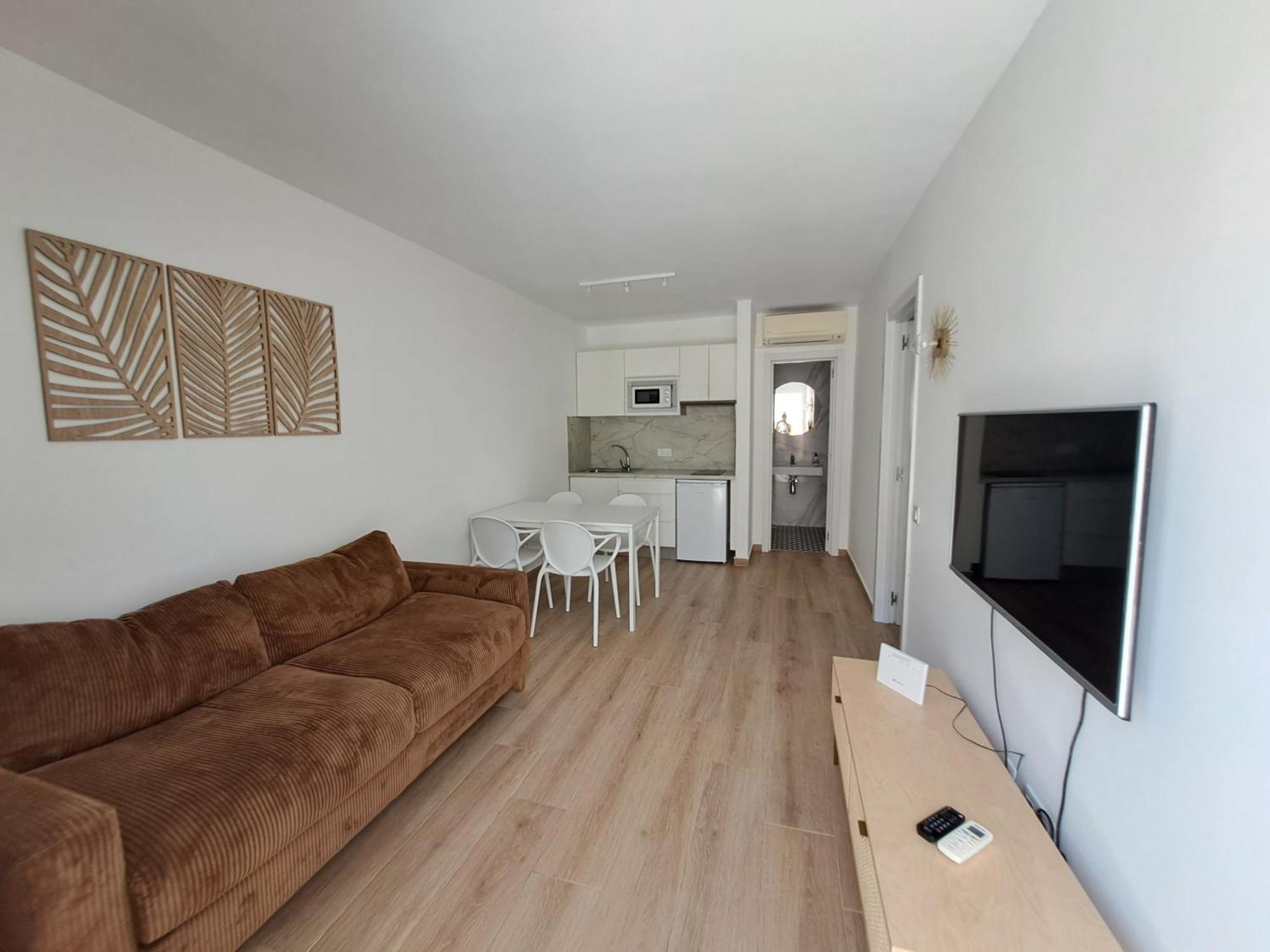 Homeforguest Apartamento 15 Con Terraza Y Piscina En Κοραλέχο Εξωτερικό φωτογραφία