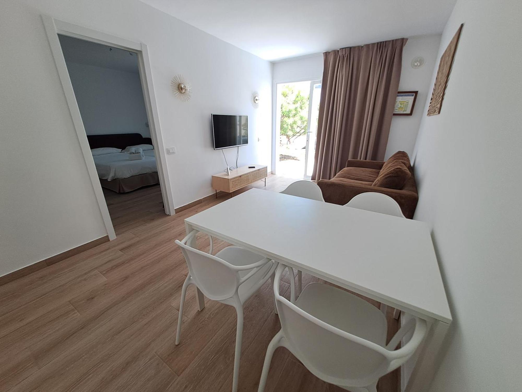 Homeforguest Apartamento 15 Con Terraza Y Piscina En Κοραλέχο Εξωτερικό φωτογραφία