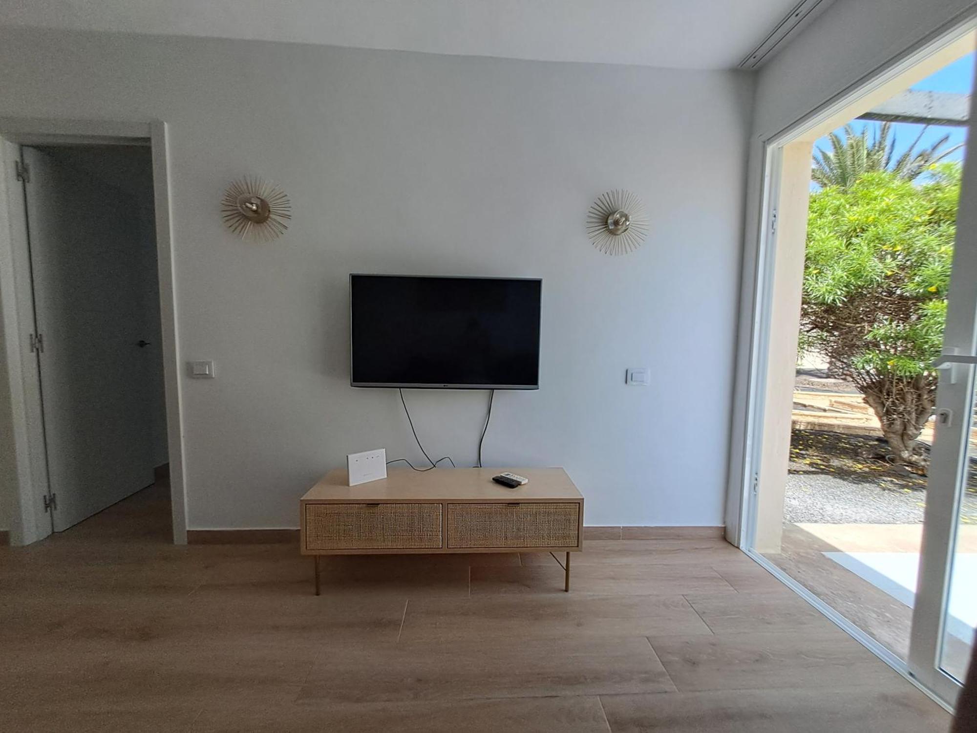 Homeforguest Apartamento 15 Con Terraza Y Piscina En Κοραλέχο Εξωτερικό φωτογραφία