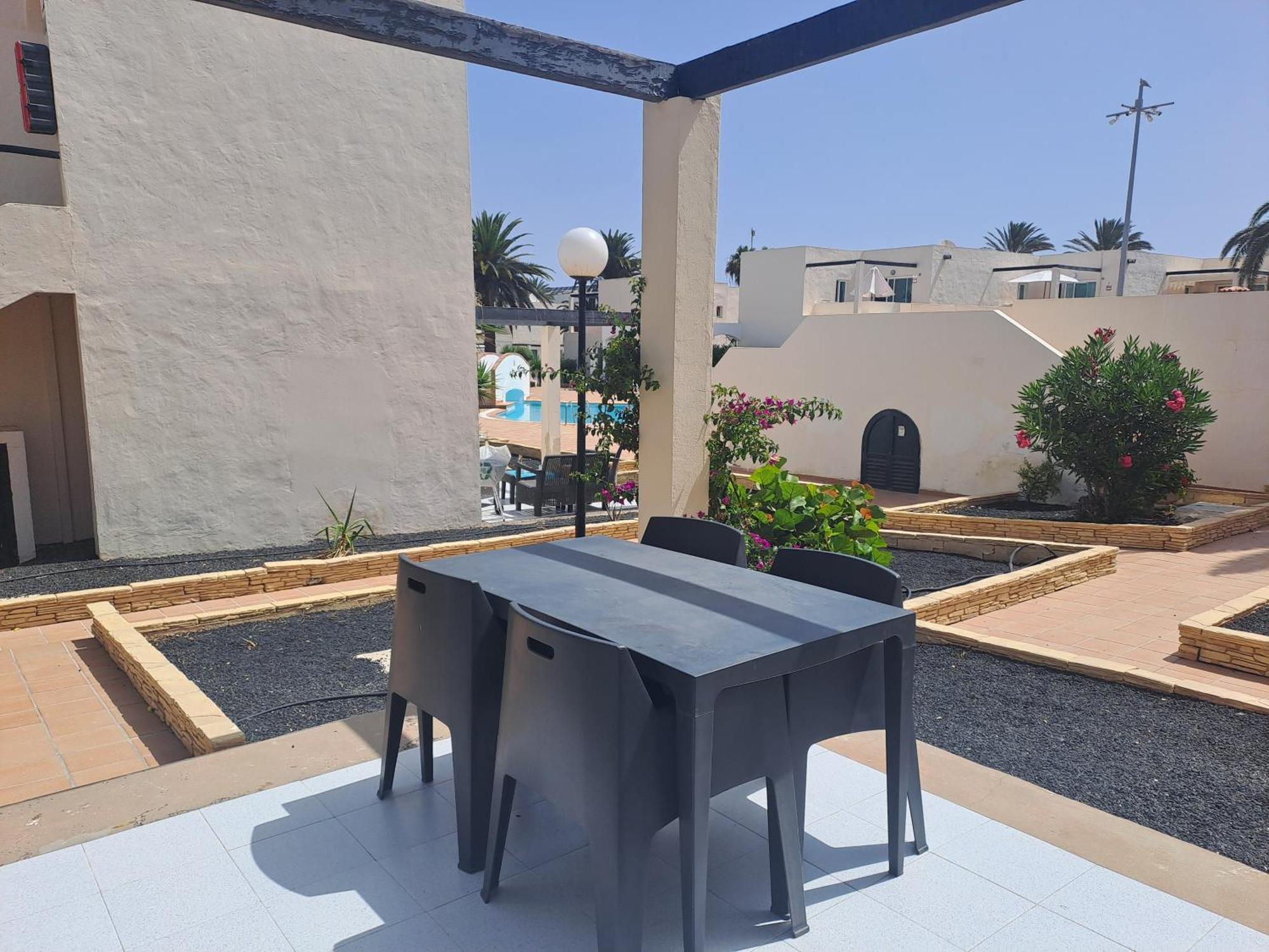 Homeforguest Apartamento 15 Con Terraza Y Piscina En Κοραλέχο Εξωτερικό φωτογραφία
