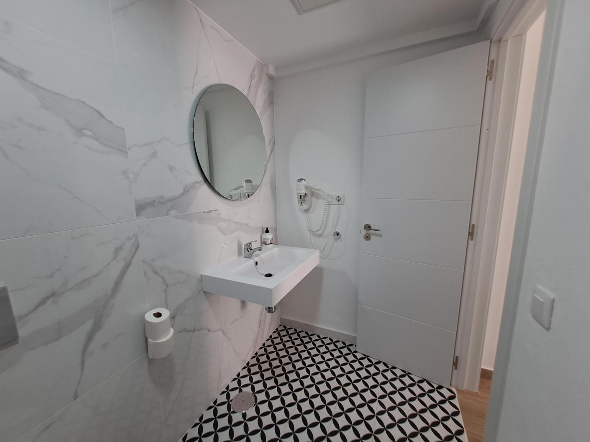 Homeforguest Apartamento 15 Con Terraza Y Piscina En Κοραλέχο Εξωτερικό φωτογραφία