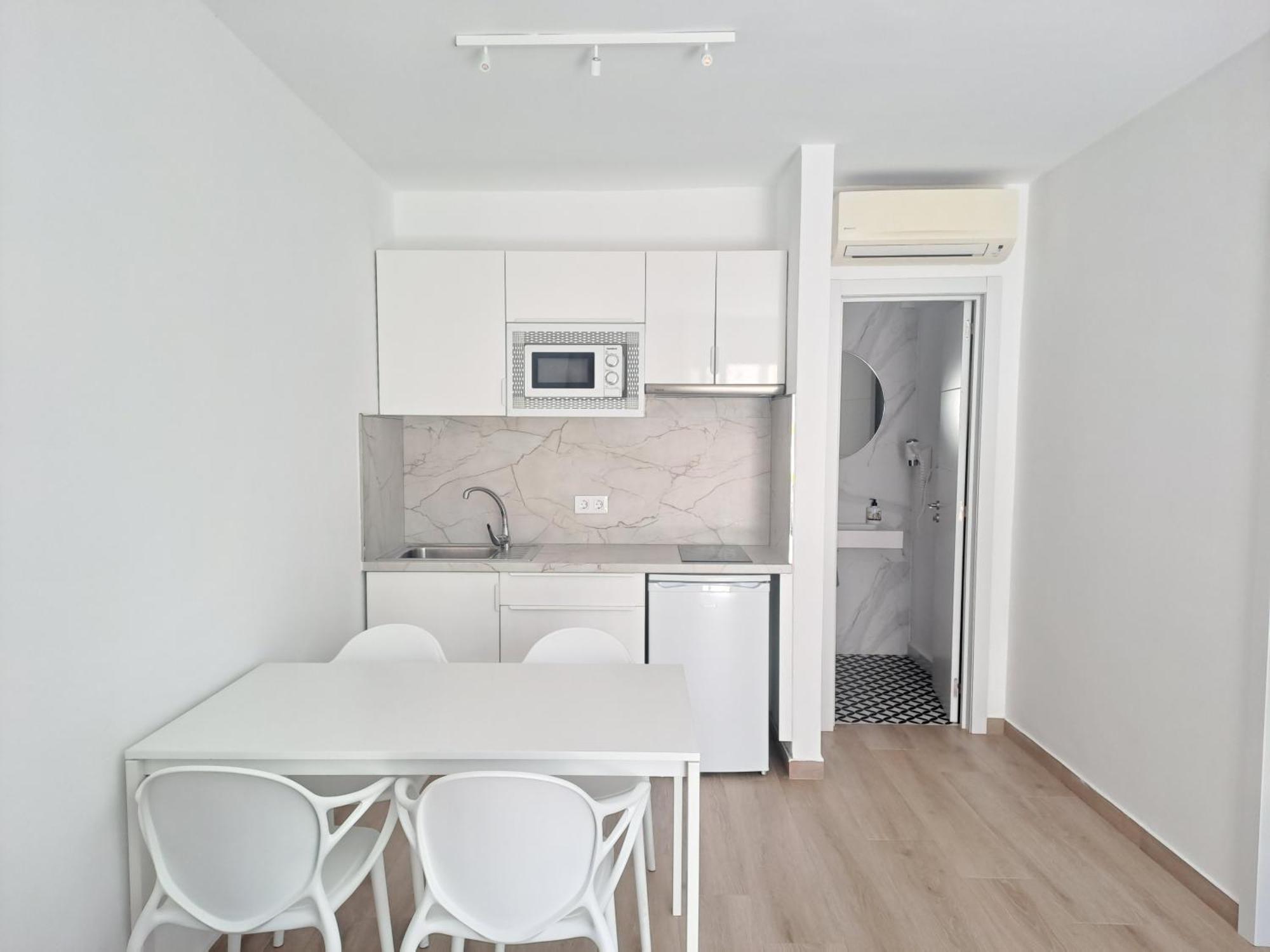 Homeforguest Apartamento 15 Con Terraza Y Piscina En Κοραλέχο Εξωτερικό φωτογραφία