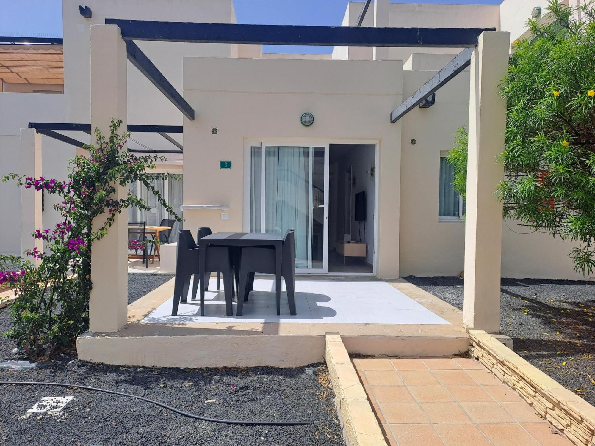 Homeforguest Apartamento 15 Con Terraza Y Piscina En Κοραλέχο Εξωτερικό φωτογραφία