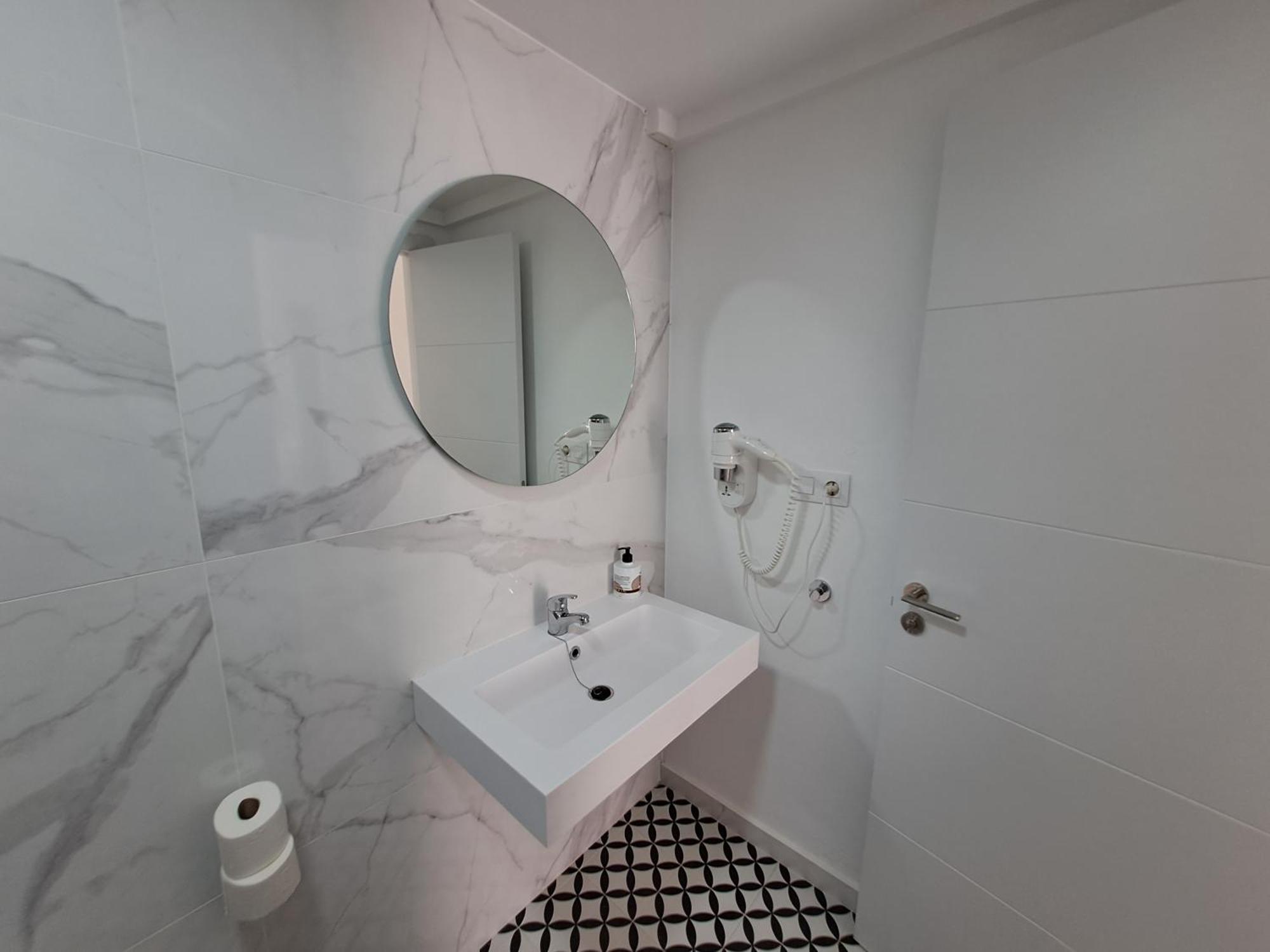 Homeforguest Apartamento 15 Con Terraza Y Piscina En Κοραλέχο Εξωτερικό φωτογραφία