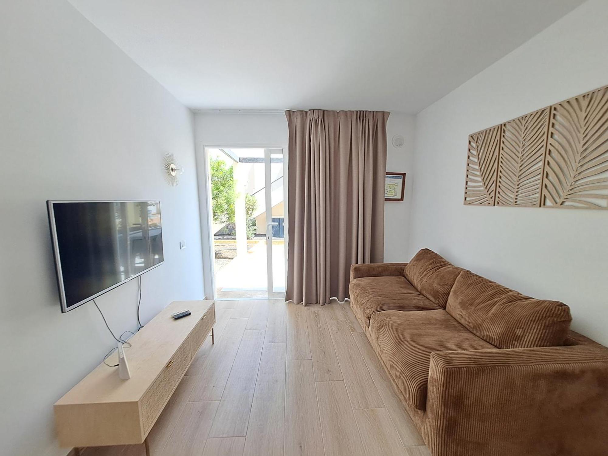 Homeforguest Apartamento 15 Con Terraza Y Piscina En Κοραλέχο Εξωτερικό φωτογραφία