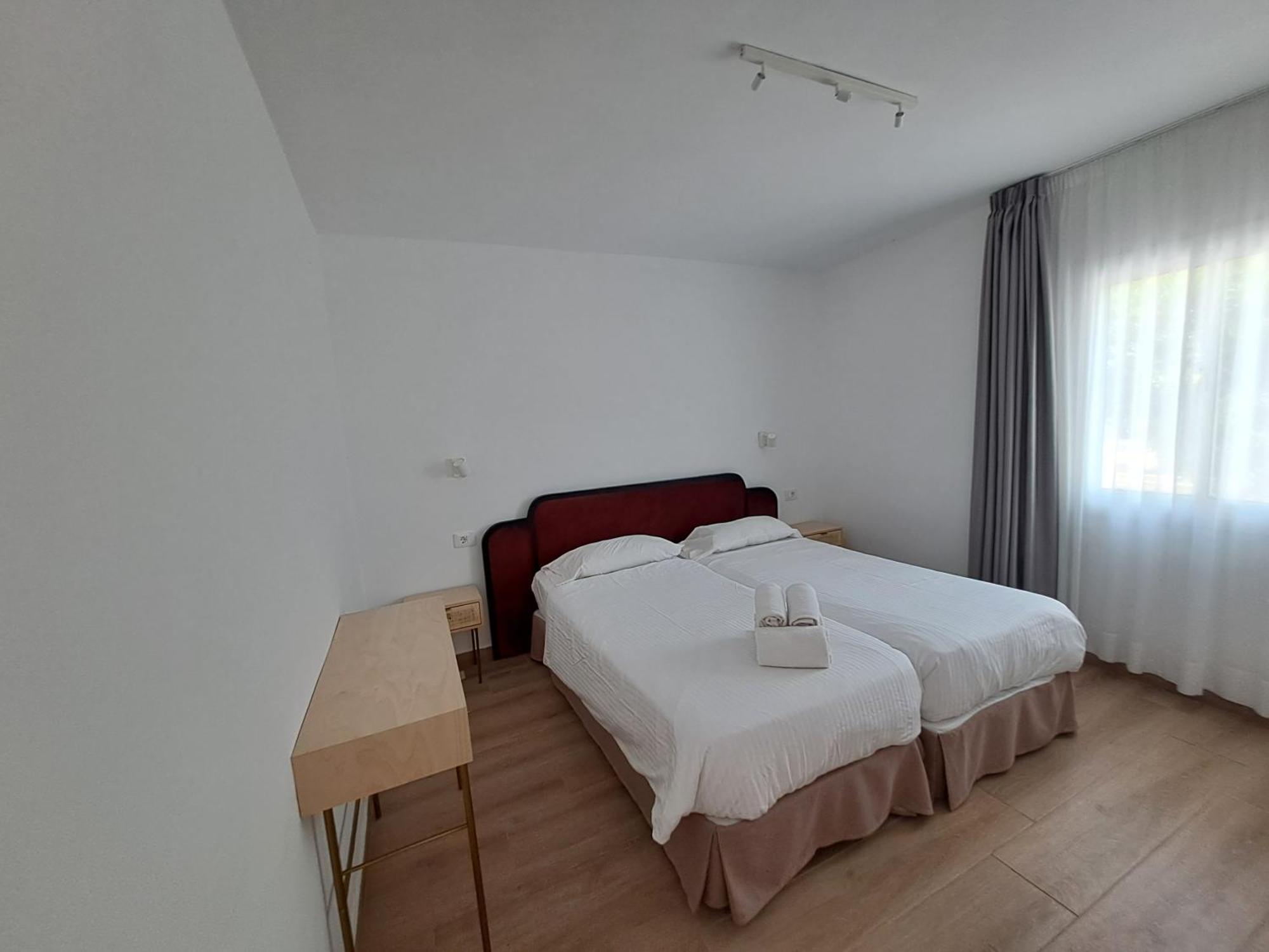 Homeforguest Apartamento 15 Con Terraza Y Piscina En Κοραλέχο Εξωτερικό φωτογραφία